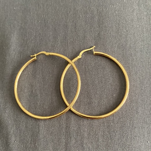 Hoop earrings 💯 real gold not filled not fake! 18karat Pawnable. Lightweight. - Picture 3 of 11